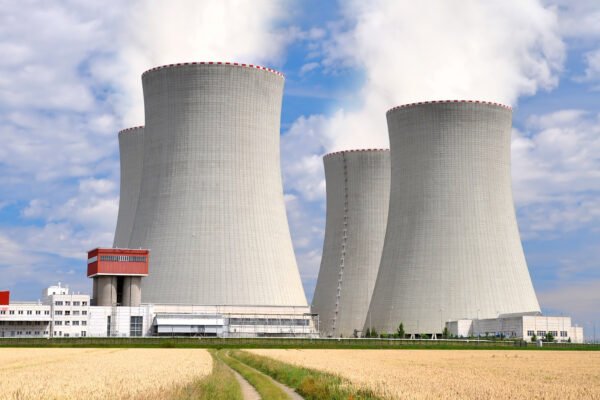 the-nuclear-debate-weighing-the-return-of-nuclear-power-plants